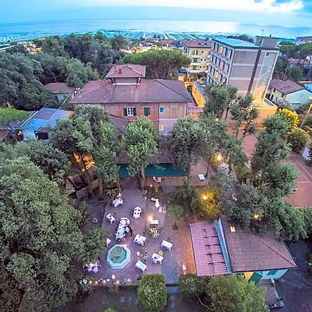 Battelli 3* Marina di Pietrasanta
